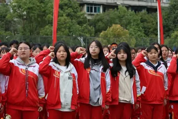 百日砺剑书壮志 笃行弘毅战中考——毕节一中2026 届中考誓师大会成功举行 第25张 百日砺剑书壮志 笃行弘毅战中考——毕节一中2026 届中考誓师大会成功举行 第25张