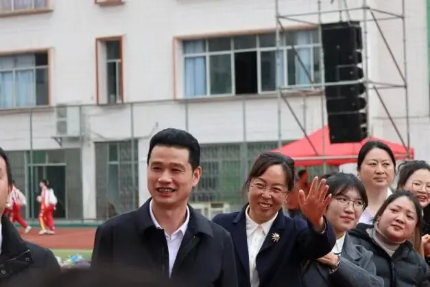 百日砺剑书壮志 笃行弘毅战中考——毕节一中2026 届中考誓师大会成功举行 第39张 百日砺剑书壮志 笃行弘毅战中考——毕节一中2026 届中考誓师大会成功举行 第39张