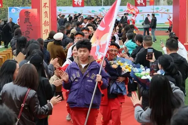 百日砺剑书壮志 笃行弘毅战中考——毕节一中2026 届中考誓师大会成功举行 第41张 百日砺剑书壮志 笃行弘毅战中考——毕节一中2026 届中考誓师大会成功举行 第41张