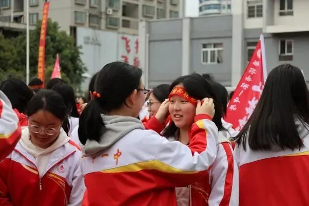 百日砺剑书壮志 笃行弘毅战中考——毕节一中2026 届中考誓师大会成功举行 第43张 百日砺剑书壮志 笃行弘毅战中考——毕节一中2026 届中考誓师大会成功举行 第43张