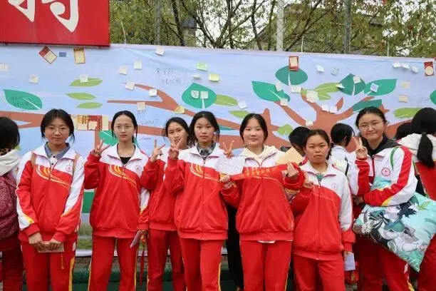 百日砺剑书壮志 笃行弘毅战中考——毕节一中2026 届中考誓师大会成功举行 第46张 百日砺剑书壮志 笃行弘毅战中考——毕节一中2026 届中考誓师大会成功举行 第46张