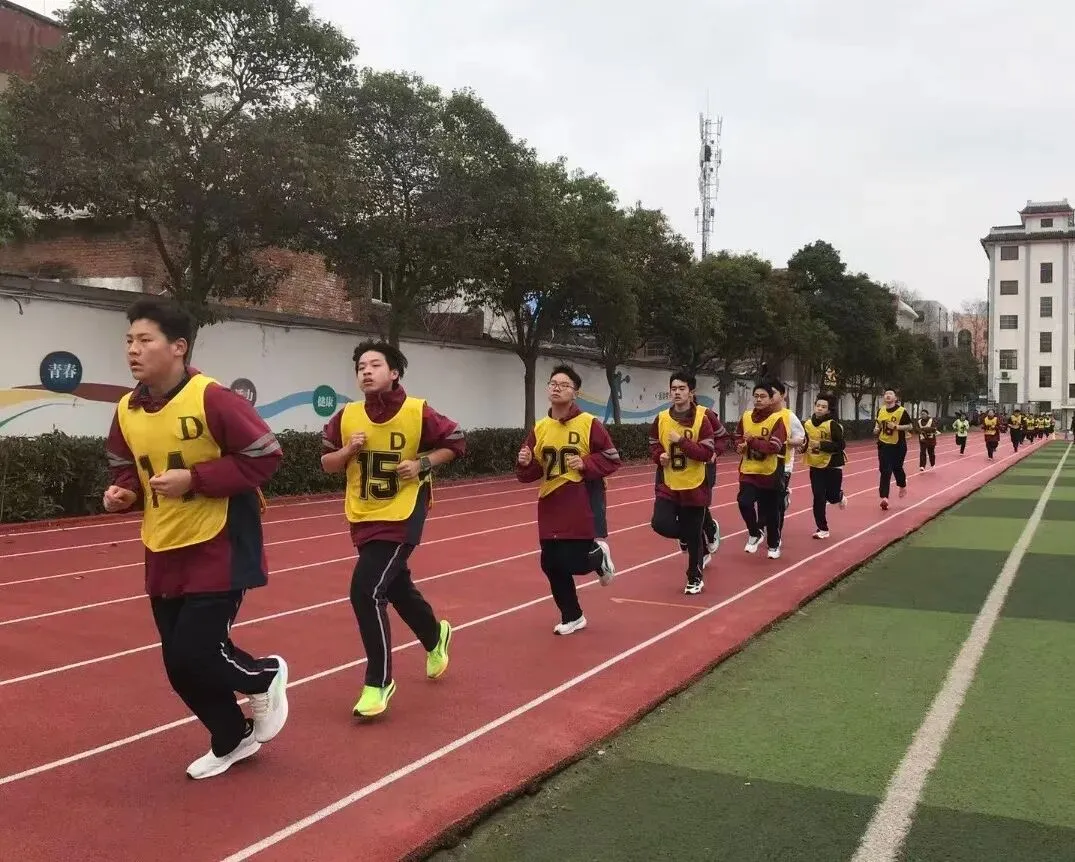【冲刺中考】厉兵秣马战体测 文通学子展锋芒 第9张 【冲刺中考】厉兵秣马战体测 文通学子展锋芒 第9张