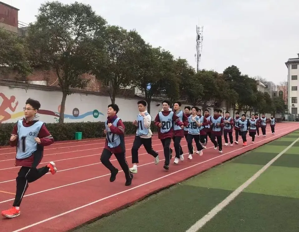 【冲刺中考】厉兵秣马战体测 文通学子展锋芒 第10张 【冲刺中考】厉兵秣马战体测 文通学子展锋芒 第10张