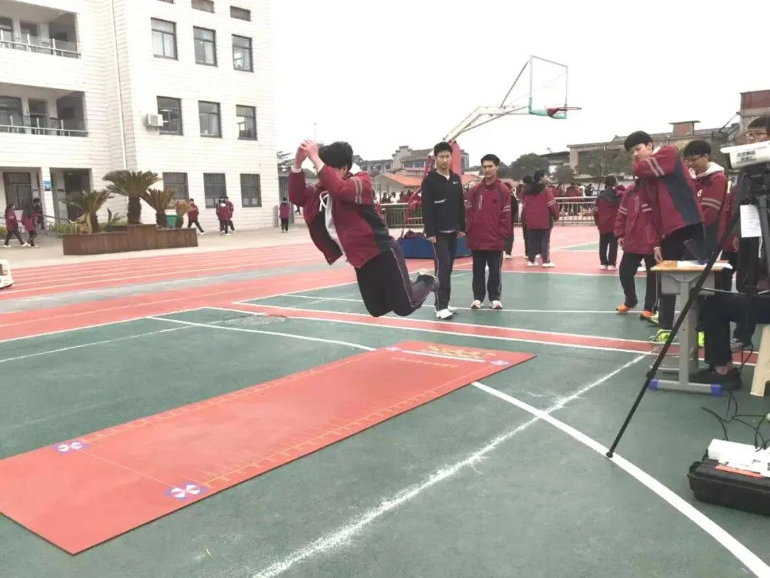 【冲刺中考】厉兵秣马战体测 文通学子展锋芒 第27张 【冲刺中考】厉兵秣马战体测 文通学子展锋芒 第27张