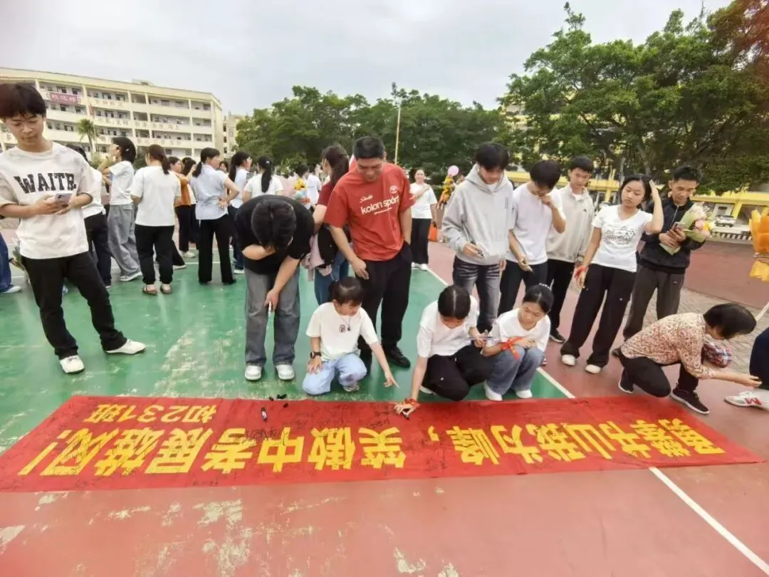 平南县平山实验中学举行2026届“决战中考”誓师大会 第36张