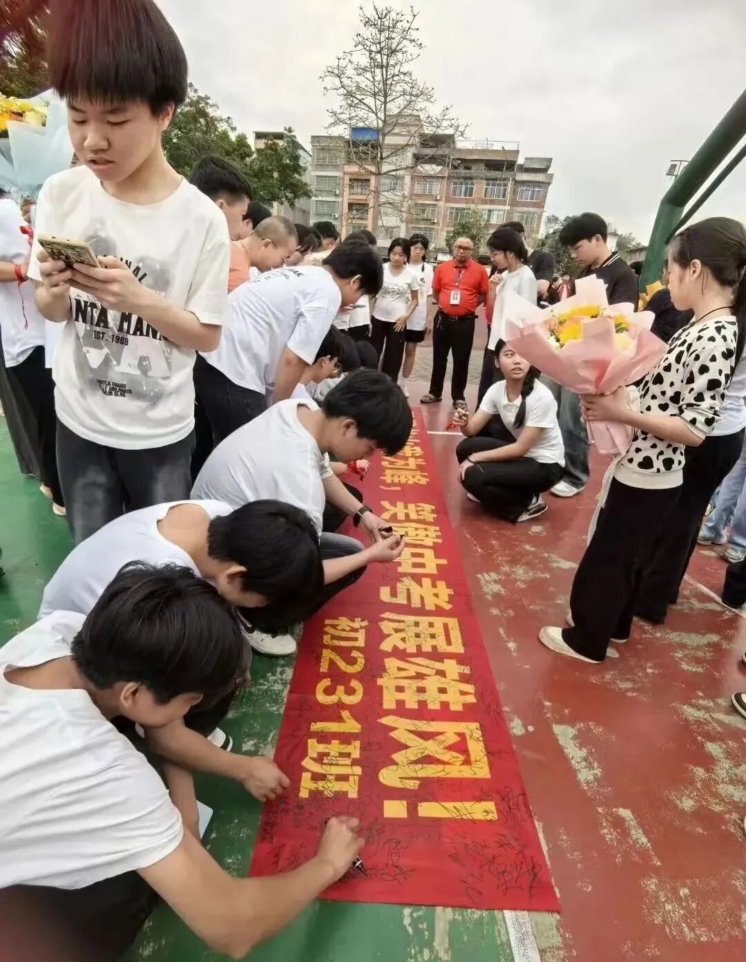 平南县平山实验中学举行2026届“决战中考”誓师大会 第43张