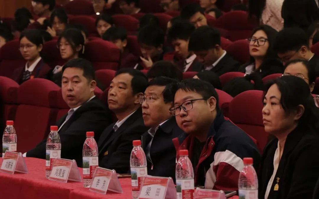 中考征程磨砺初心 青春使命勇担重任 |我校2026中考励志大会燃情启幕 第11张