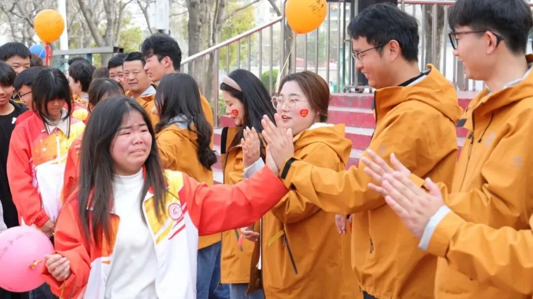 砺剑中考,六月争锋|利辛县志远中学2026届中考冲刺誓师大会圆满举行 第13张 砺剑中考,六月争锋|利辛县志远中学2026届中考冲刺誓师大会圆满举行 第13张