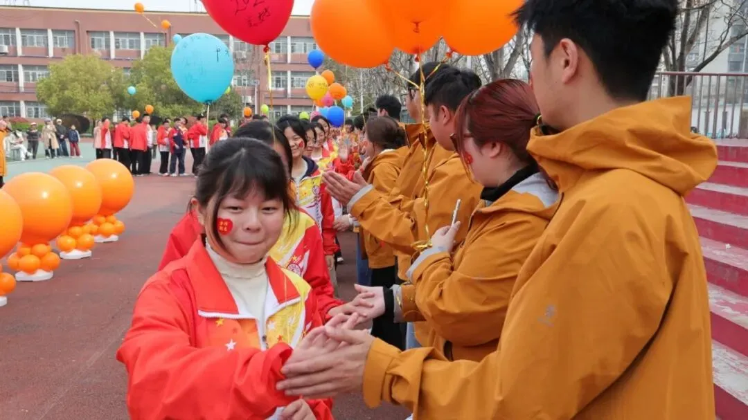 砺剑中考,六月争锋|利辛县志远中学2026届中考冲刺誓师大会圆满举行 第16张 砺剑中考,六月争锋|利辛县志远中学2026届中考冲刺誓师大会圆满举行 第16张