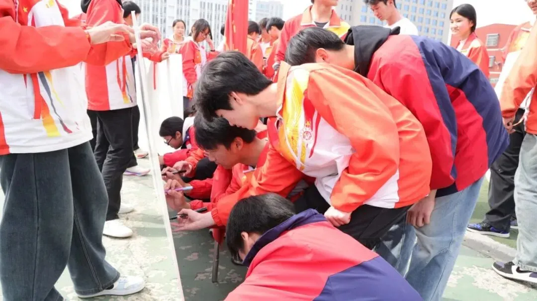 砺剑中考,六月争锋|利辛县志远中学2026届中考冲刺誓师大会圆满举行 第39张 砺剑中考,六月争锋|利辛县志远中学2026届中考冲刺誓师大会圆满举行 第39张