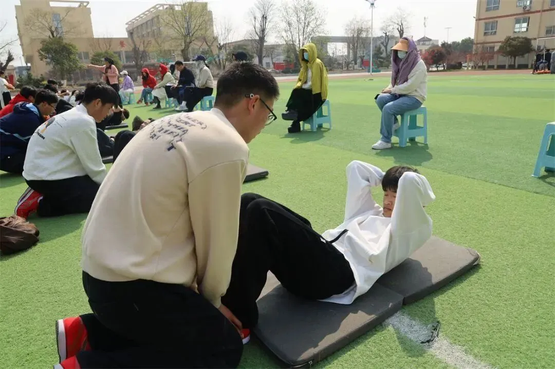 向上吧,少年!丨九年级体育模拟测试圆满结束~ 第19张 向上吧,少年!丨九年级体育模拟测试圆满结束~ 第19张