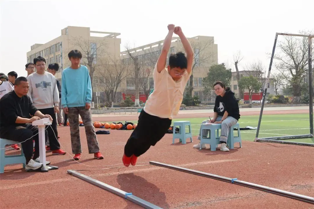 向上吧,少年!丨九年级体育模拟测试圆满结束~ 第21张 向上吧,少年!丨九年级体育模拟测试圆满结束~ 第21张