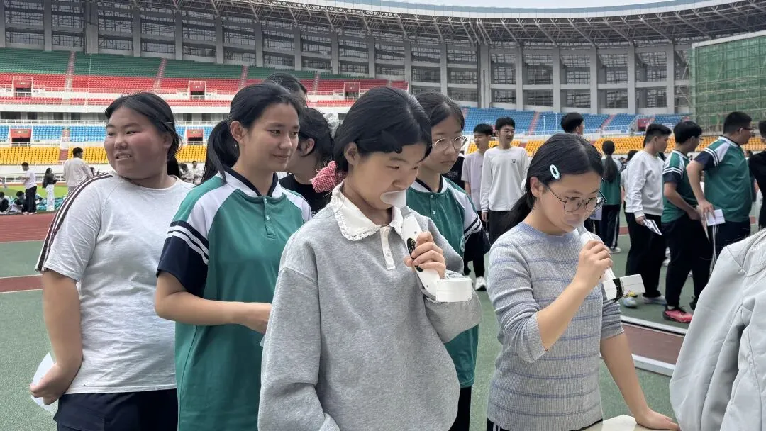 以测促练,备战中考!孟达外国语初中生体育模拟测试圆满落幕,以专业服务护航青春成长 第3张