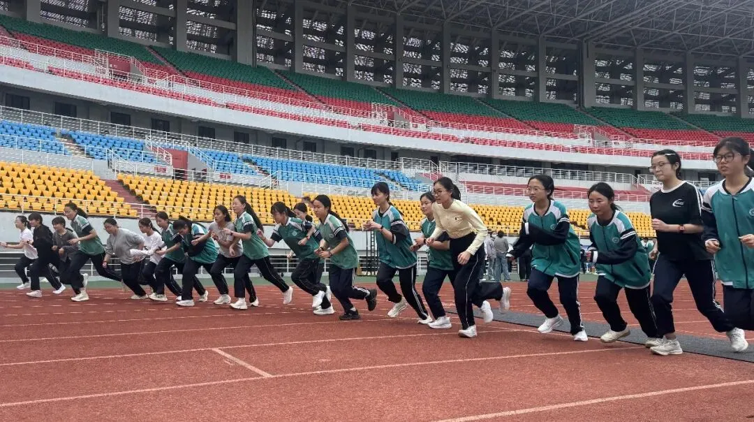 以测促练,备战中考!孟达外国语初中生体育模拟测试圆满落幕,以专业服务护航青春成长 第8张