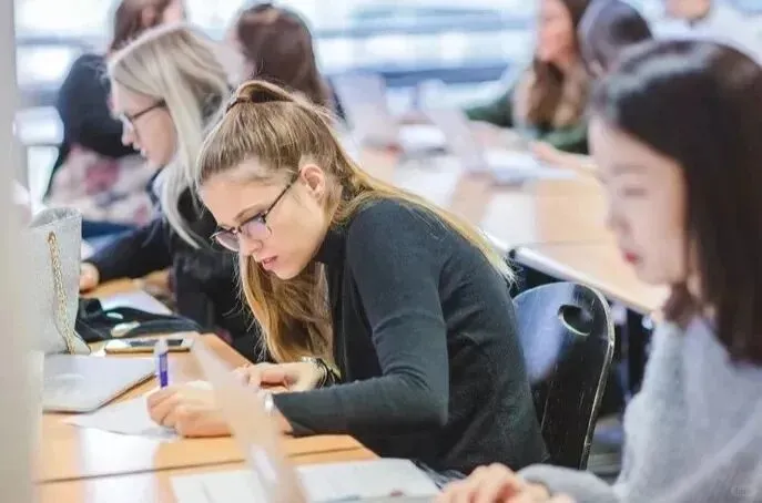 英高复活节备考指南:AL 模拟考冲 A * 全技巧,假期逆袭不踩坑 第6张 英高复活节备考指南:AL 模拟考冲 A * 全技巧,假期逆袭不踩坑 第6张