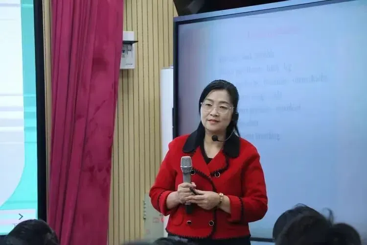 深研课堂,精准发力!金城江区英语数学中考备考研讨会干货满满 第5张 深研课堂,精准发力!金城江区英语数学中考备考研讨会干货满满 第5张