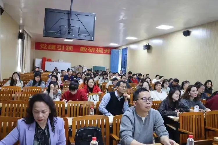 深研课堂,精准发力!金城江区英语数学中考备考研讨会干货满满 第7张 深研课堂,精准发力!金城江区英语数学中考备考研讨会干货满满 第7张