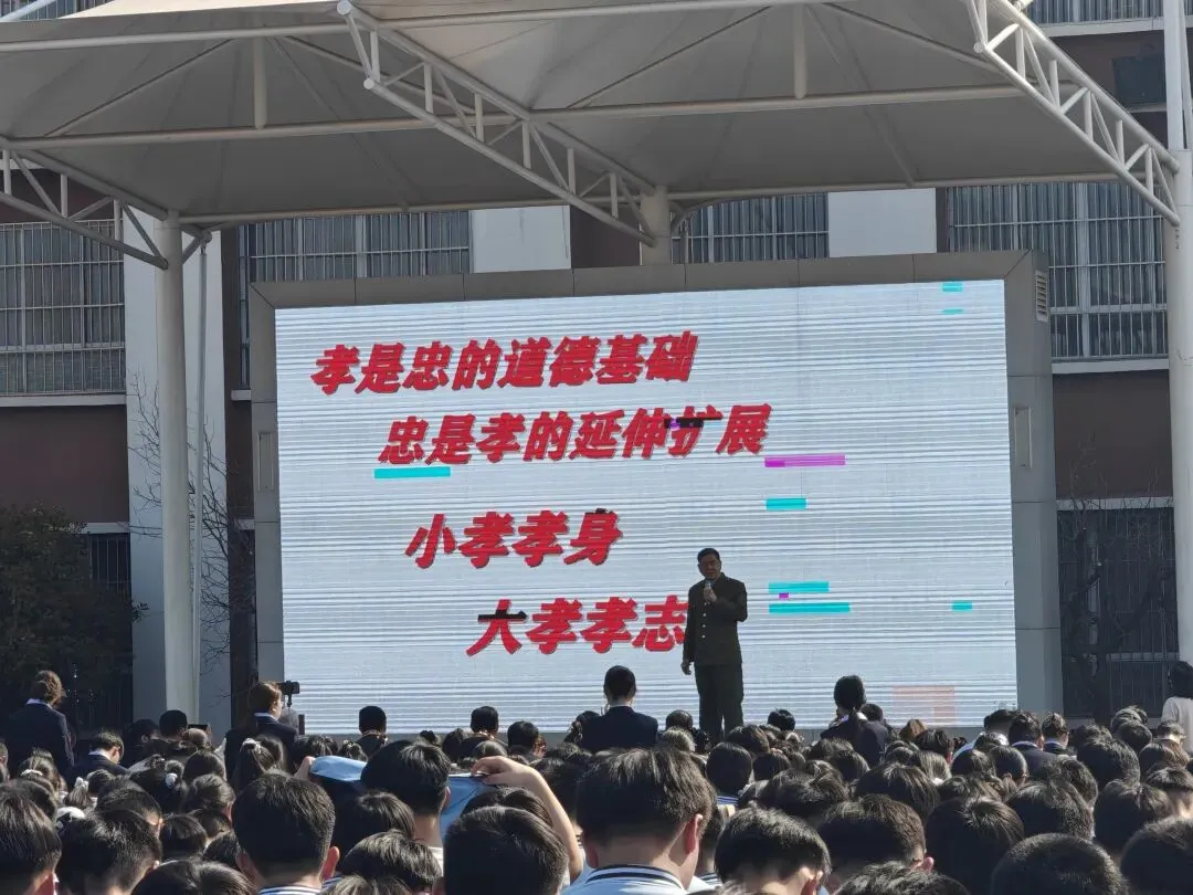 誓师燃斗志,信念赢前程,中考誓师大会圆满举行,红色精神照亮备考路 第3张