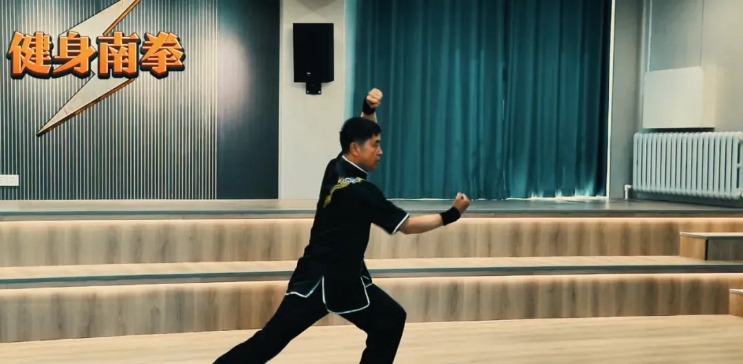 【中考体测】专项运动技能测试:乒乓球、羽毛球、武术、体操、足球、篮球、排球 第48张