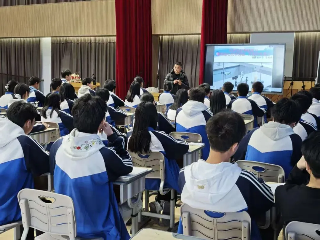 赋能中考备考!昭阳区2026届中考备课研讨会物理分会场落地我校,共研提质新路径 第31张 赋能中考备考!昭阳区2026届中考备课研讨会物理分会场落地我校,共研提质新路径 第31张