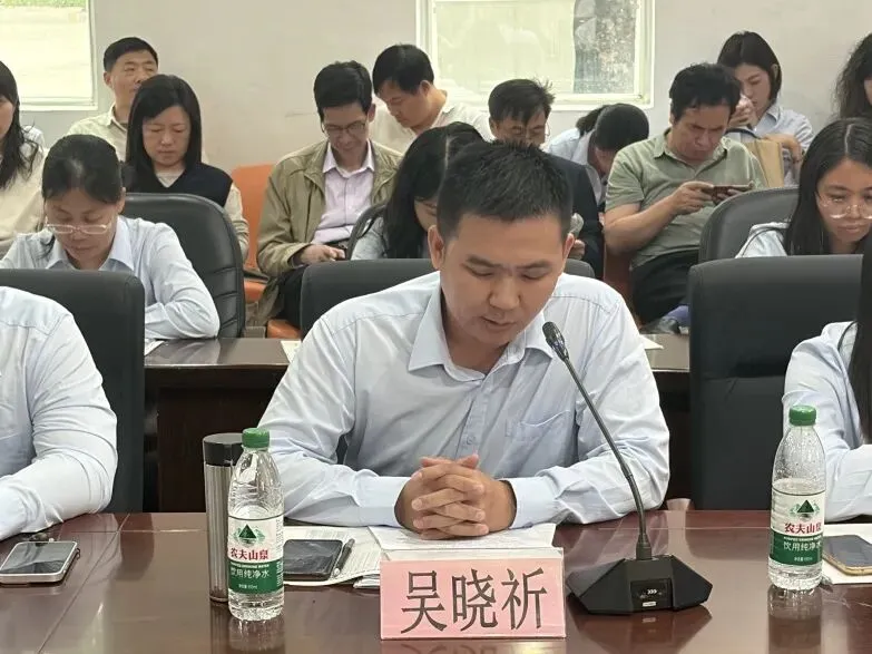 精析模考提质效 靶向备考定乾坤——我校召开2025-2026学年度高三级第二次高考备考会 第5张