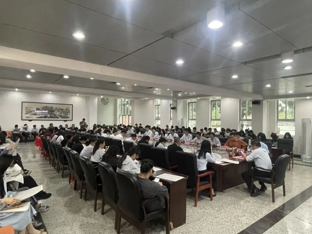 精析模考提质效 靶向备考定乾坤——我校召开2025-2026学年度高三级第二次高考备考会 第10张