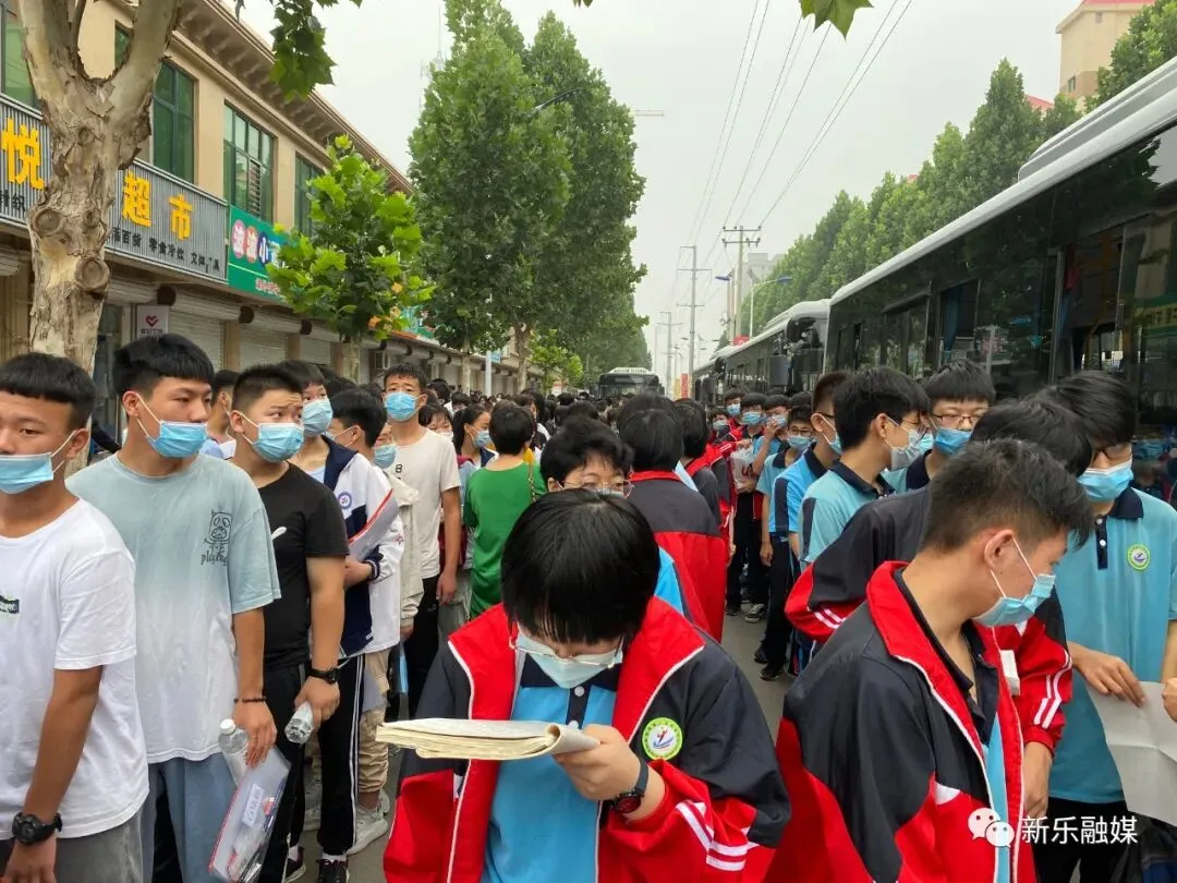 直击中考首日,定格考场外的瞬间! 第3张 直击中考首日,定格考场外的瞬间! 第3张