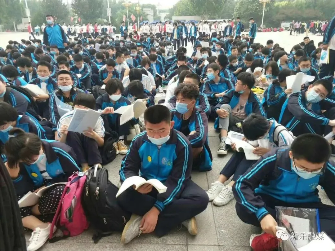 直击中考首日,定格考场外的瞬间! 第4张 直击中考首日,定格考场外的瞬间! 第4张
