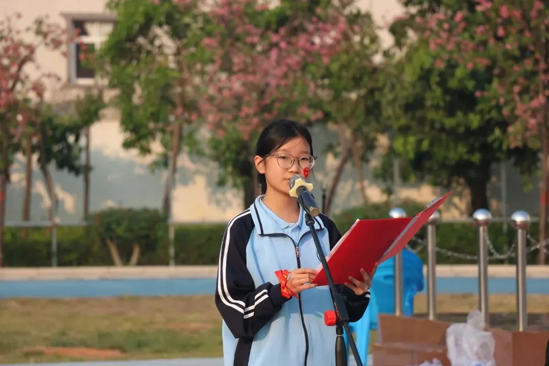 乘风破浪迎挑战,决战中考展锋芒——建水第四中学2026届中考誓师大会纪实 第18张 乘风破浪迎挑战,决战中考展锋芒——建水第四中学2026届中考誓师大会纪实 第18张