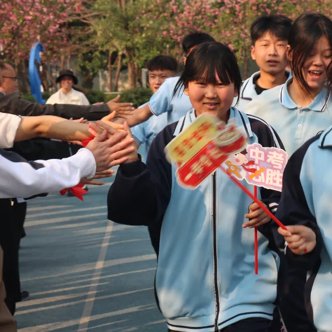 乘风破浪迎挑战,决战中考展锋芒——建水第四中学2026届中考誓师大会纪实 第34张 乘风破浪迎挑战,决战中考展锋芒——建水第四中学2026届中考誓师大会纪实 第34张