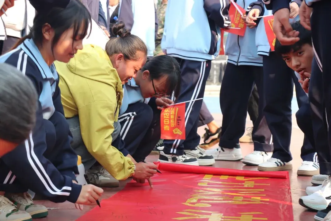 乘风破浪迎挑战,决战中考展锋芒——建水第四中学2026届中考誓师大会纪实 第37张 乘风破浪迎挑战,决战中考展锋芒——建水第四中学2026届中考誓师大会纪实 第37张
