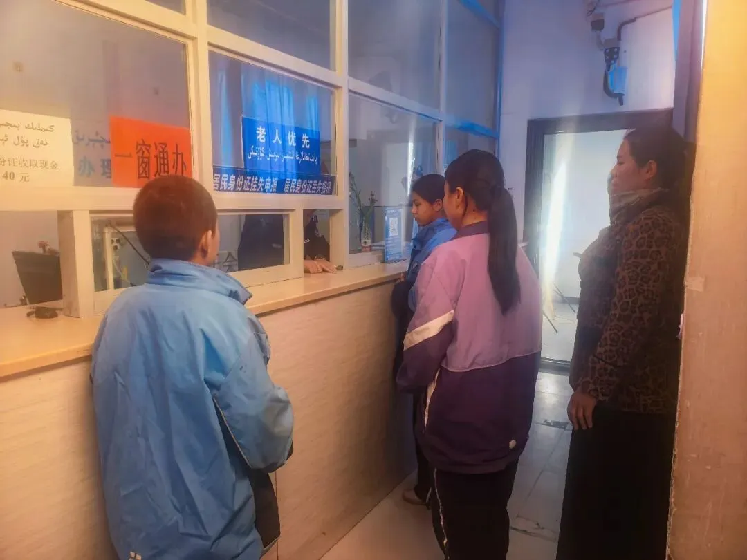 【雷锋月】新和公安:“绿色通道”助中考 暖心服务护学子 第5张 【雷锋月】新和公安:“绿色通道”助中考 暖心服务护学子 第5张