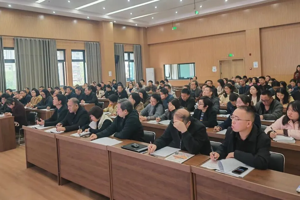 精准研读真题 优化复习策略——长寿区2026年春期初中数学复习专题培训顺利开展 第5张 精准研读真题 优化复习策略——长寿区2026年春期初中数学复习专题培训顺利开展 第5张