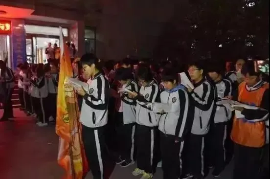 衡中尖子生模考失利给父母打电话痛哭:孩子,目标就在前方,请再坚持一下! 第3张