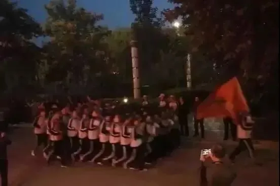 衡中尖子生模考失利给父母打电话痛哭:孩子,目标就在前方,请再坚持一下! 第4张