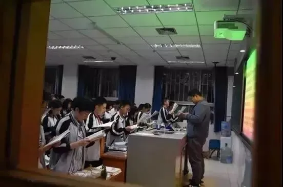 衡中尖子生模考失利给父母打电话痛哭:孩子,目标就在前方,请再坚持一下! 第5张