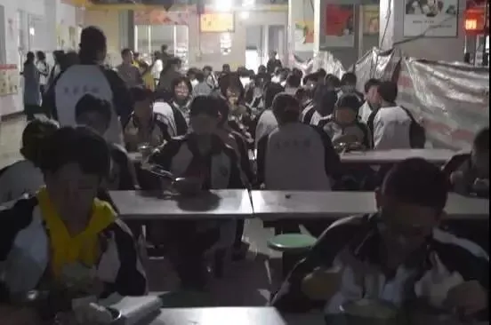 衡中尖子生模考失利给父母打电话痛哭:孩子,目标就在前方,请再坚持一下! 第8张