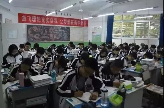 衡中尖子生模考失利给父母打电话痛哭:孩子,目标就在前方,请再坚持一下! 第9张