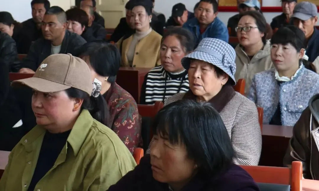 【家校沟通】家校同心启新程 凝心聚力备中考——秦安县刘坪中学召开九年级家长会 第4张