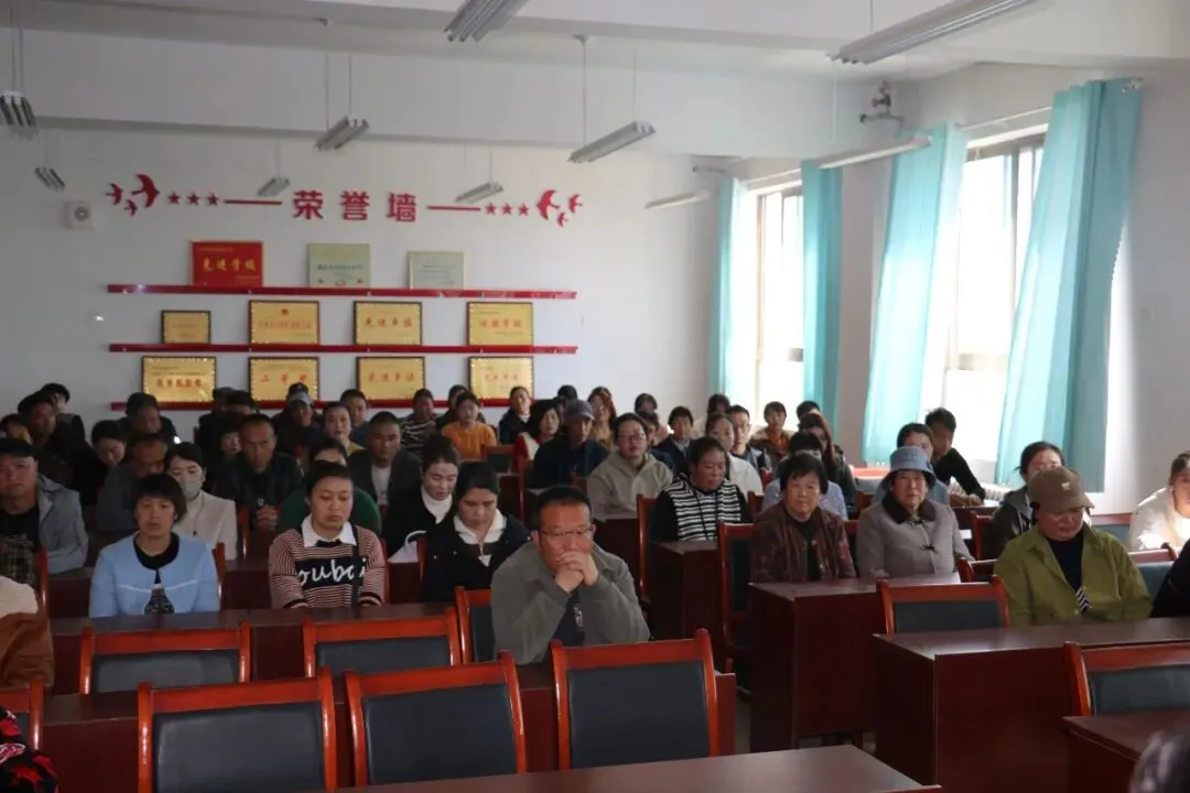 【家校沟通】家校同心启新程 凝心聚力备中考——秦安县刘坪中学召开九年级家长会 第7张