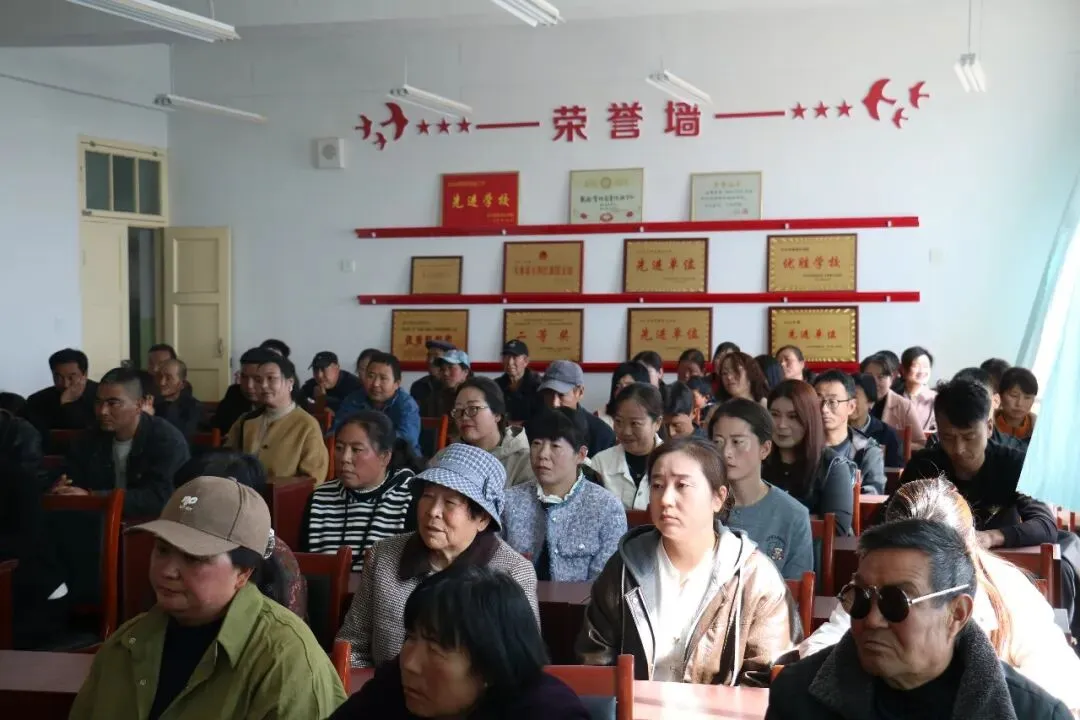 【家校沟通】家校同心启新程 凝心聚力备中考——秦安县刘坪中学召开九年级家长会 第8张