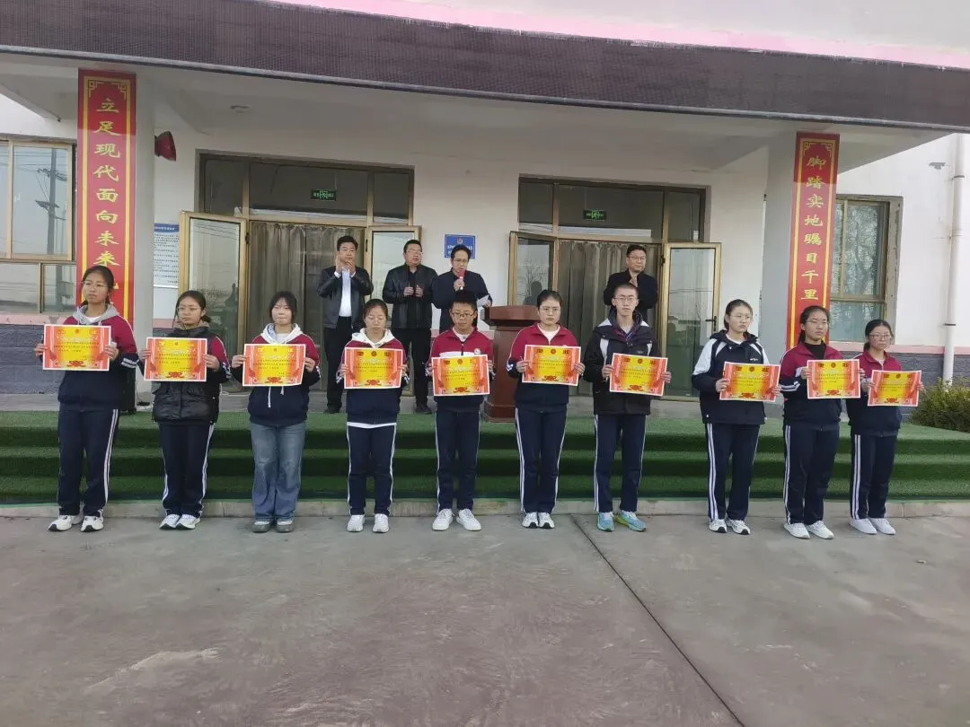 【家校沟通】家校同心启新程 凝心聚力备中考——秦安县刘坪中学召开九年级家长会 第9张