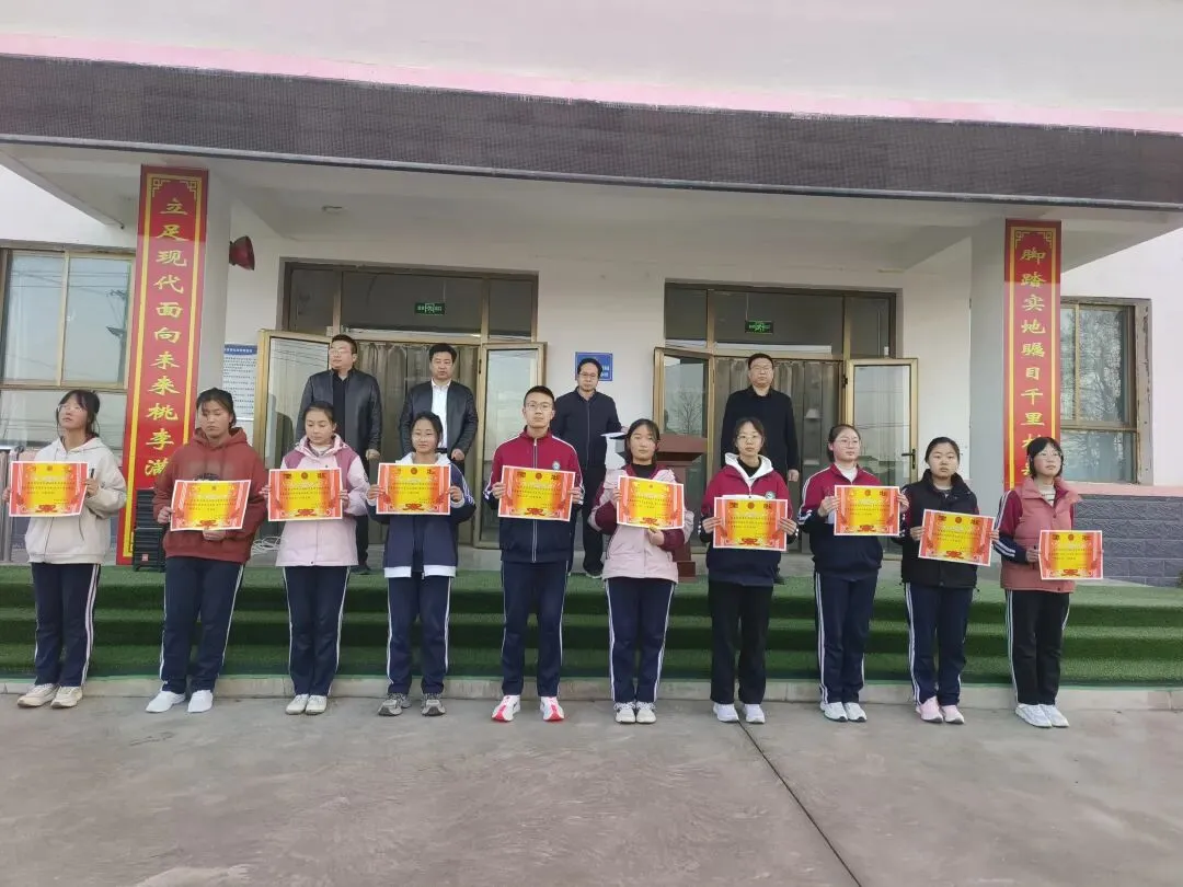 【家校沟通】家校同心启新程 凝心聚力备中考——秦安县刘坪中学召开九年级家长会 第10张