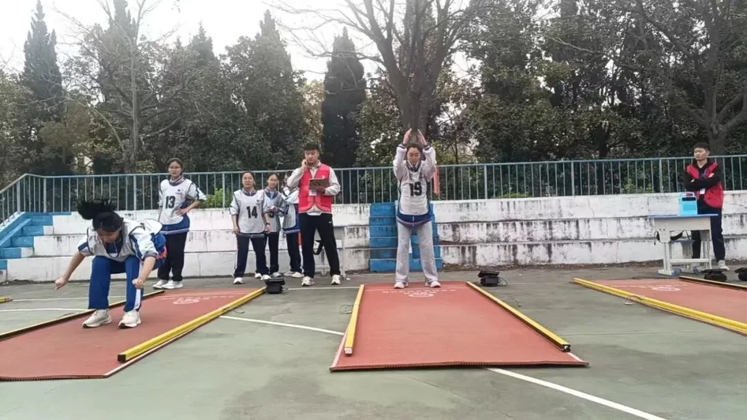 砺体强能迎中考 模拟实战砺锋芒——官庄二中体育中招模拟测试圆满落幕 第19张