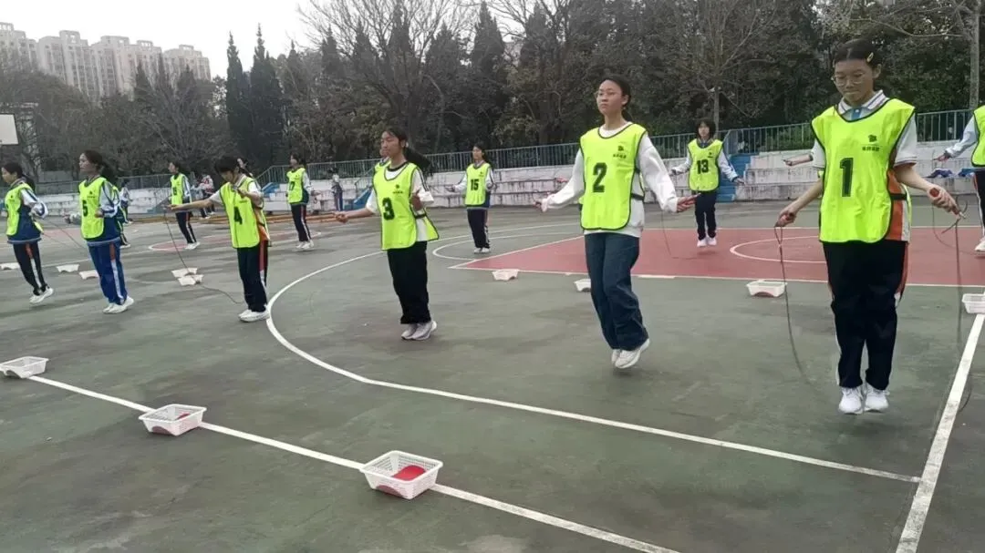 砺体强能迎中考 模拟实战砺锋芒——官庄二中体育中招模拟测试圆满落幕 第24张