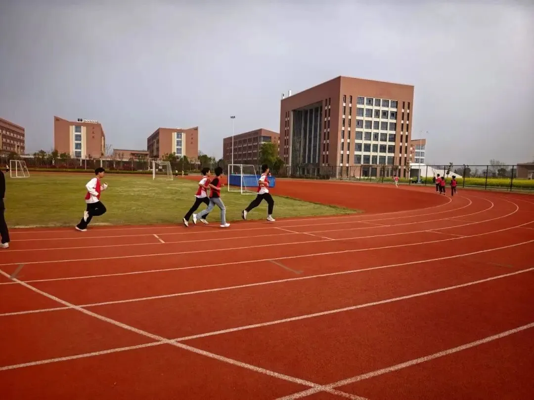 实战模拟砺锋芒 全力以赴备中考——庐阳中学临泉分校开展中考长跑模拟测试 第15张