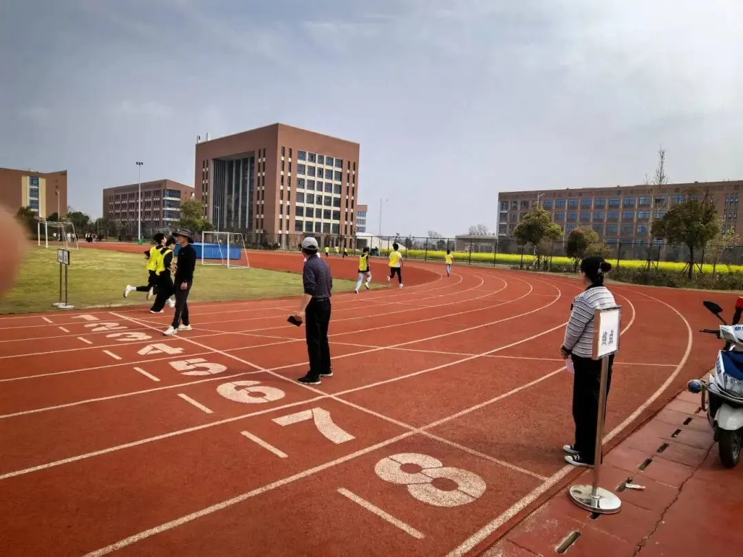 实战模拟砺锋芒 全力以赴备中考——庐阳中学临泉分校开展中考长跑模拟测试 第16张