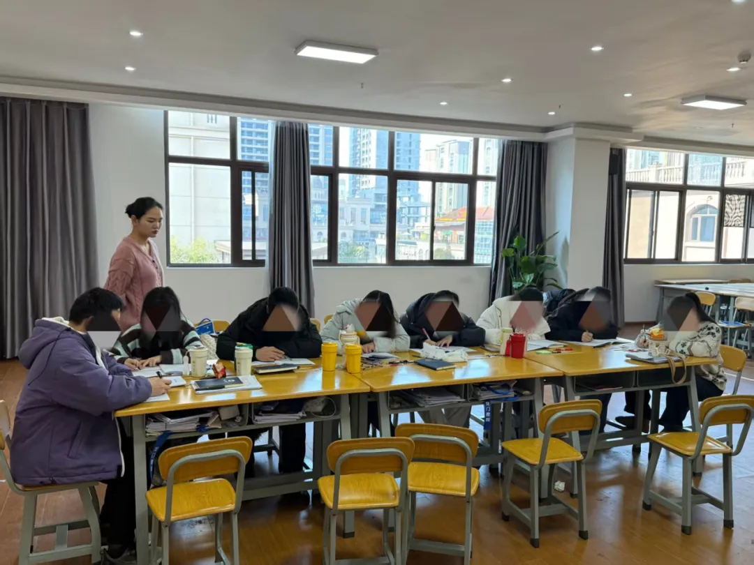 省考成绩可查!免费领面试真题,预约面试课程立减1000元! 第19张