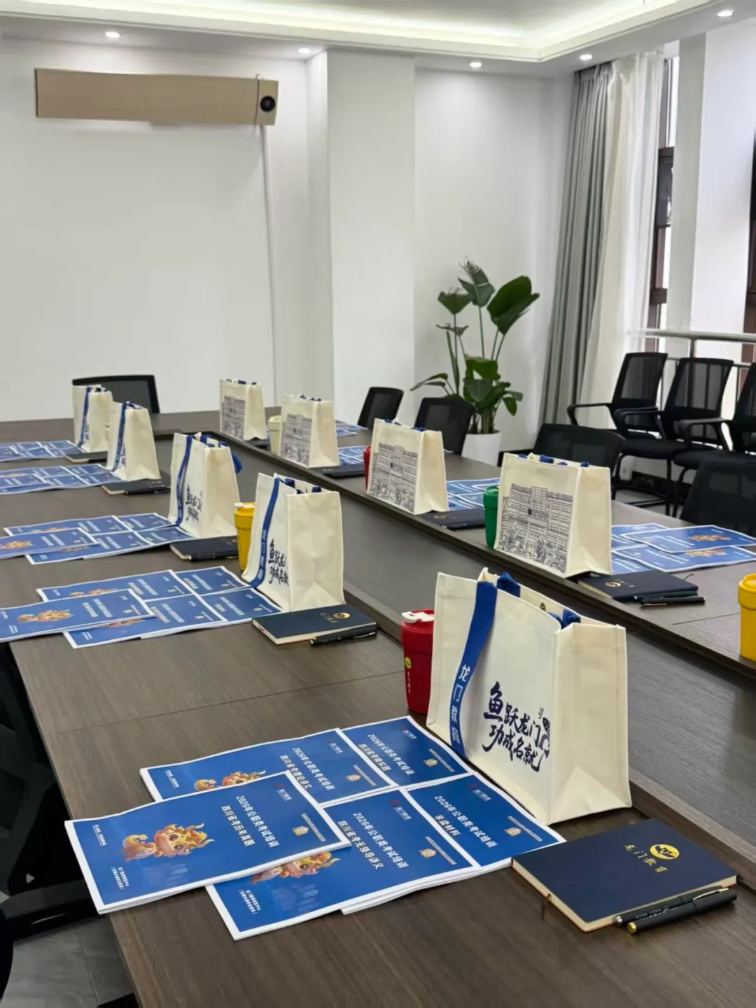 省考成绩可查!免费领面试真题,预约面试课程立减1000元! 第20张