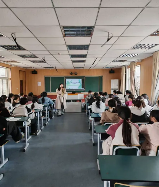 立足真题练能力 落实素养提实效—— 双浮镇中心学校政史地研修组举行公开课研修活动 第2张